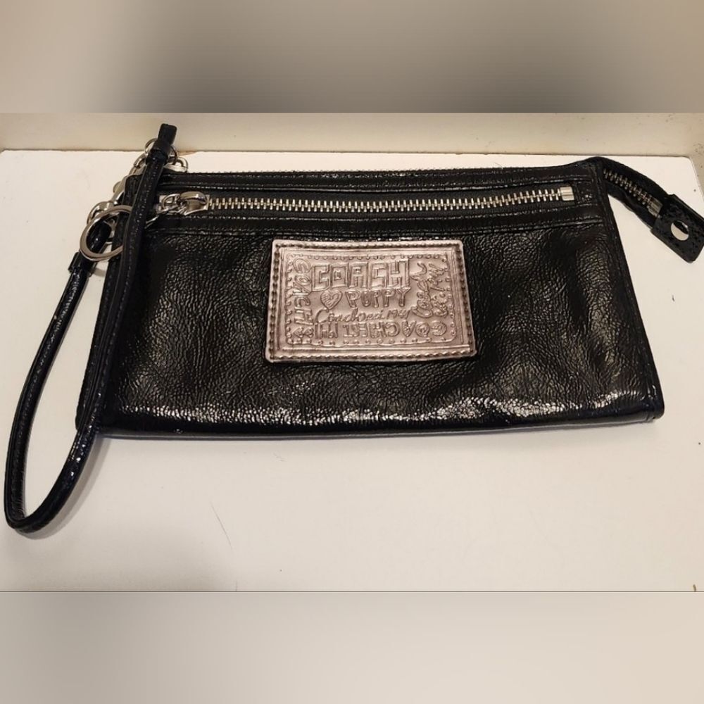 Coach "Poppy" Print Black Crinkly Patent Leather Zip Wallet/Wristlet Ret.$155 - Picture 1 of 9